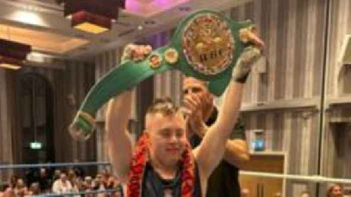 Boxer with Down's syndrome fights ex-world champ