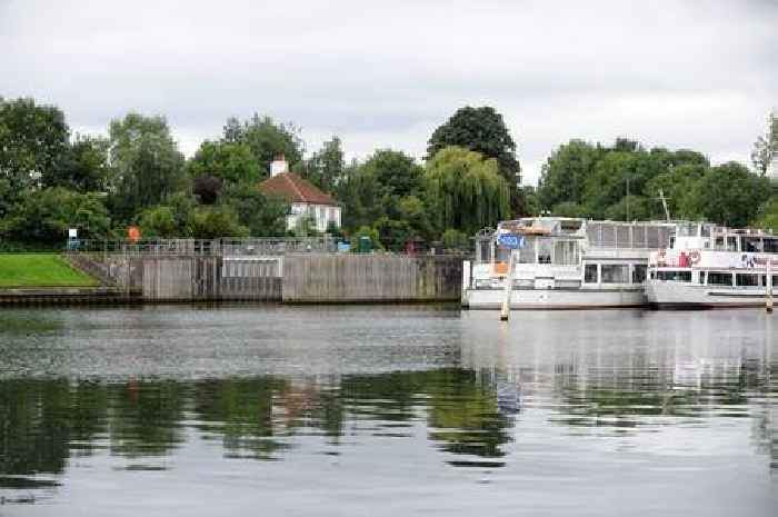 Man in his 60s missing after boat capsizes in Surrey River Thames lock