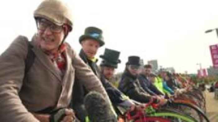 Vine helps break Penny Farthings world records