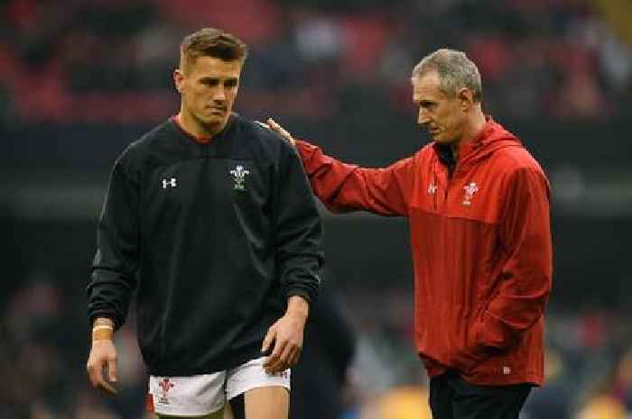 Jonathan Davies wrote a letter for Rob Howley that says everything about him