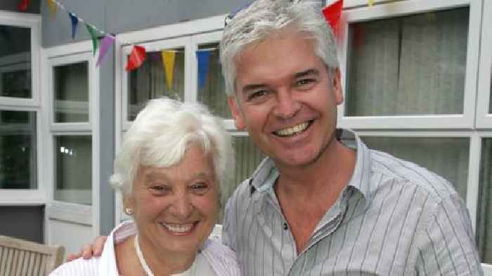 'Heartbroken' Schofield pays tribute to his 'magnificent' mother Pat, as he announces her death