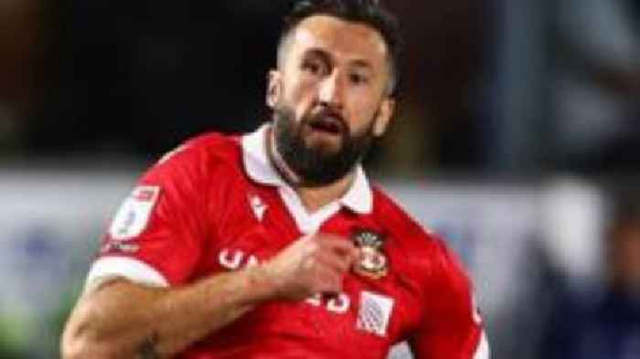 Striker Palmer signs new Wrexham deal