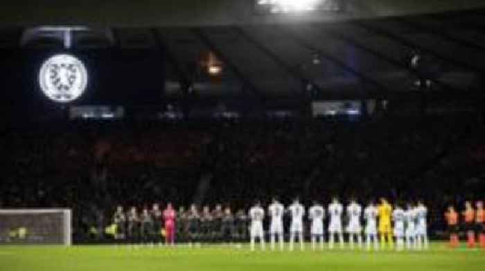Scotland fans pay tribute to Alex Salmond with minute's applause