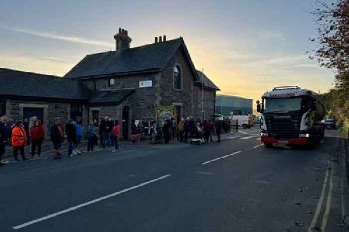 Pressure piles up on Padstow Town Council over bus stop removal saga