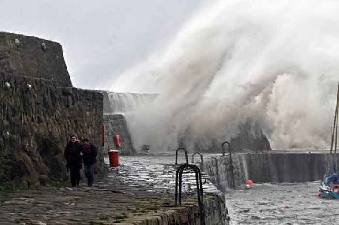 Police Scotland issue Storm Ashley warning amid 'category 3 cyclone' upgrade