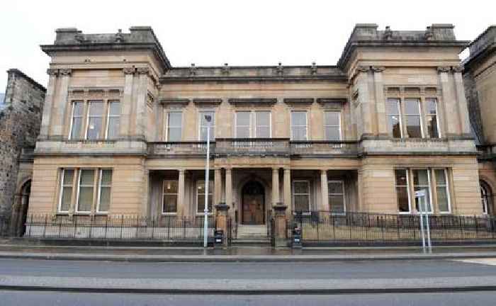 Johnstone man avoids jail after recent spate of taxi break-ins