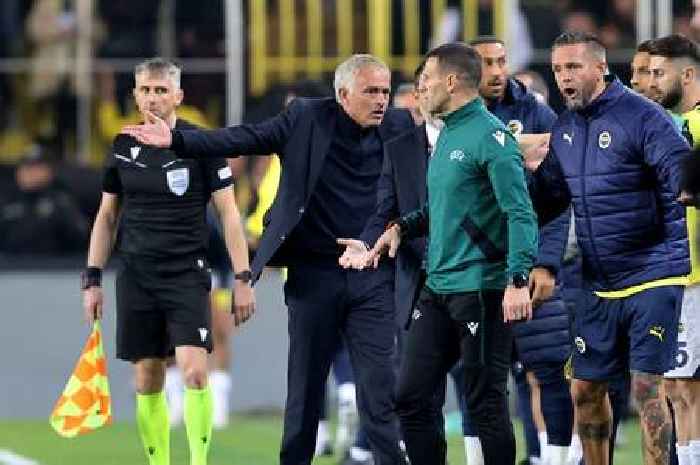 Football fans joke 'never change' as Jose Mourinho is sent off against Man Utd