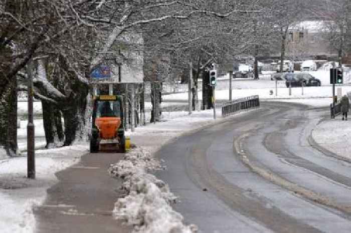 UK set for '30 hour' snow blast as Polar freeze smacks into Britain