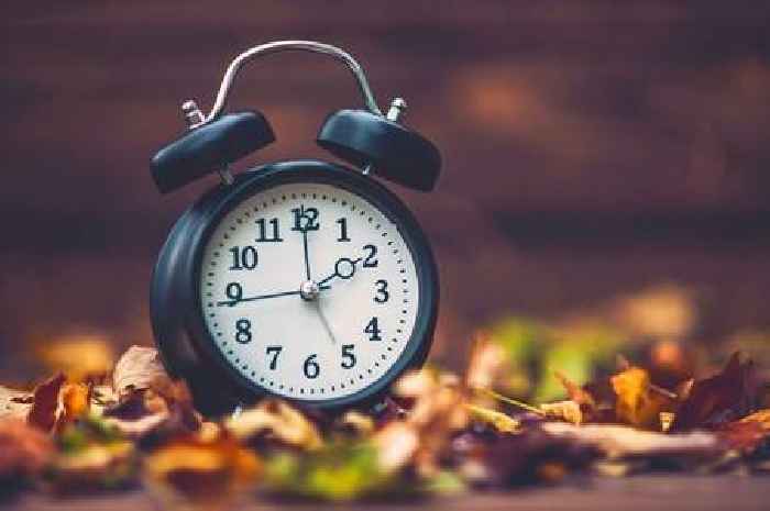 'Sleep doctor' reveals what you need to do before clocks go back for daylight savings