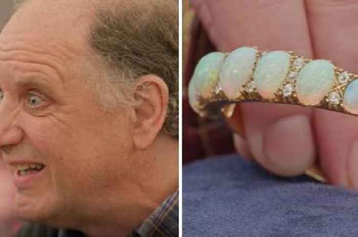 BBC Antiques Roadshow guest's eyes bulge as 'piece of glass' given staggering price