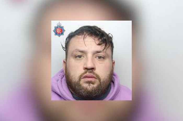 Police warn 'do not approach' man after issuing urgent manhunt picture