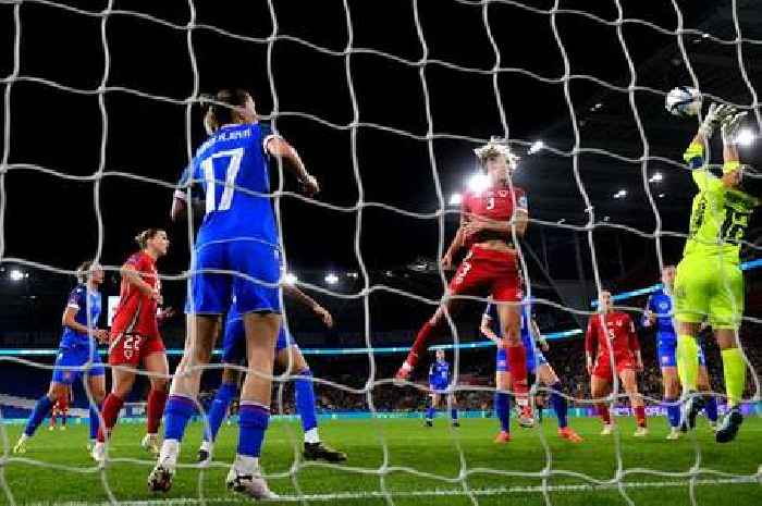 Wales beat Slovakia 2-0 to keep Euro qualification dream alive