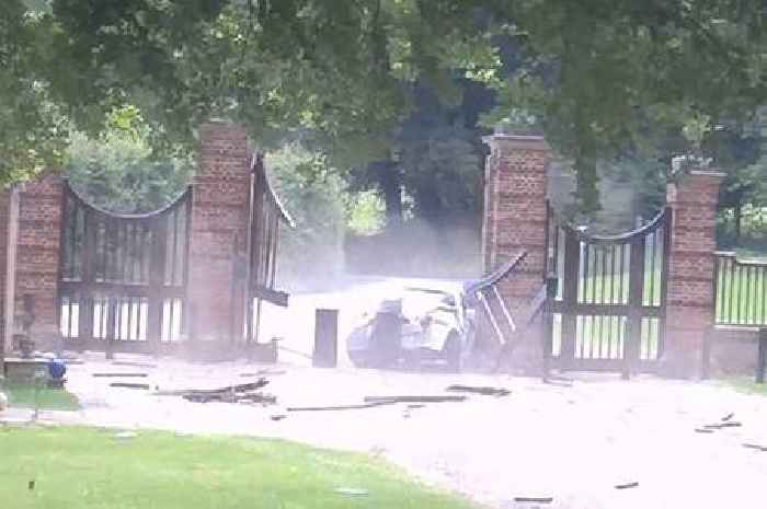 Footage as drink driver crashed into gates of Prime Minister's country estate