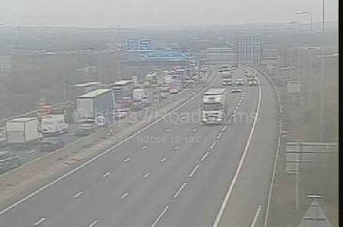 Live Leicestershire M1 updates as crash causes delays near East Midlands Airport