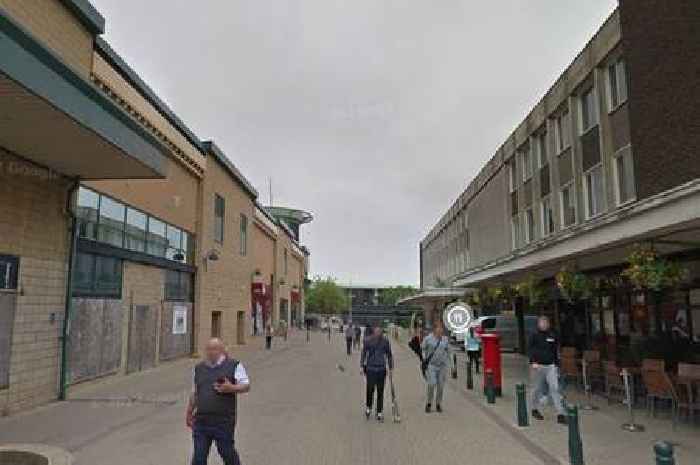 Teenage boy threatened at knifepoint in Basildon as two other teens stole his phone and airpods