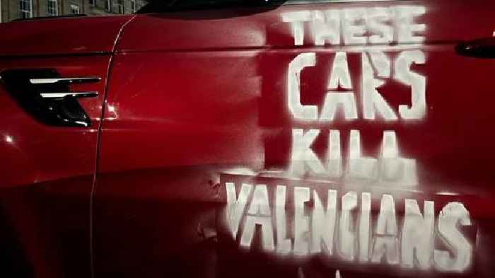 'These cars kill Valencians': Tyres deflated in Edinburgh as eco campaigners target SUVs