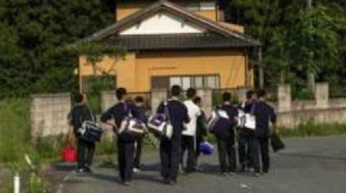 Never been kissed - Japan's teen boys losing out on love