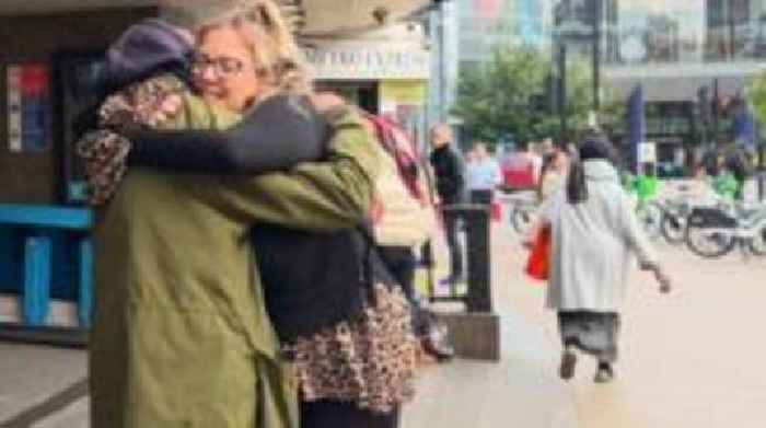 Charity worker helps woman find dad after 30 years