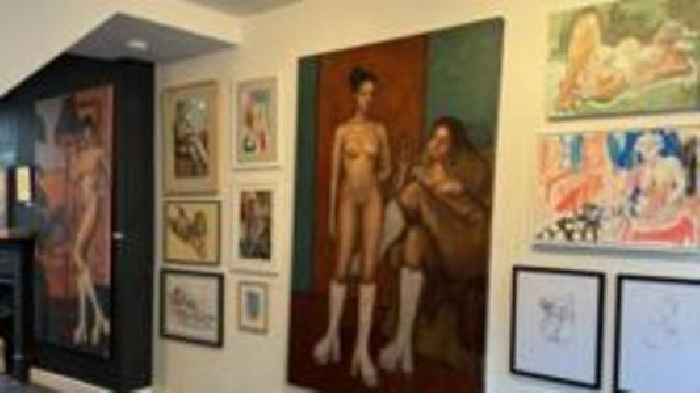 Gallery defies police and puts more nudes on show