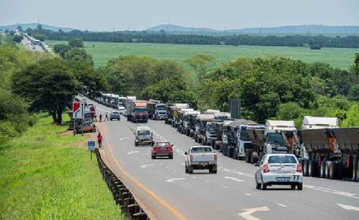 News24 | Trucks stuck at Komatipoort as Mozambique protests continue unabated