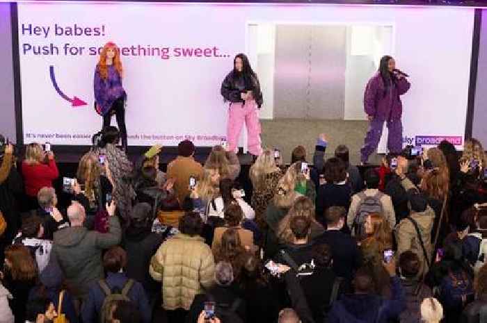 Londoners stunned by surprise Sugababes performance at King's Cross