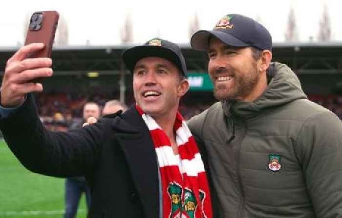 Dean Saunders predicts how long Ryan Reynolds and Rob McElhenney will stay at Wrexham