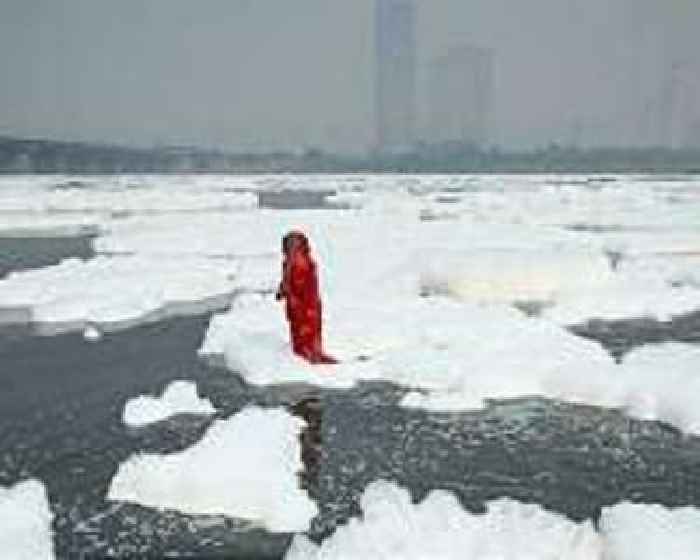 India's Hindus bathe in holy river defiled by pollution