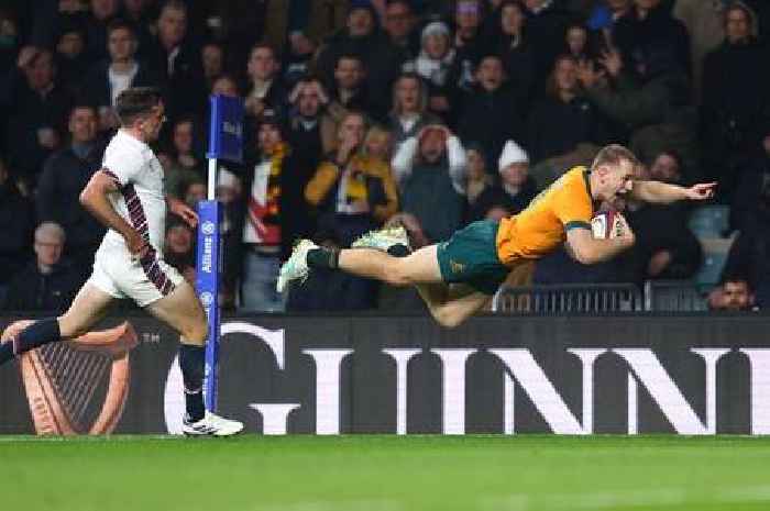 Australia stun England in final seconds as hosts collapse again