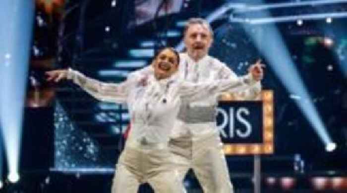 Strictly's Chris McCausland praised for 'poignant' blackout dance