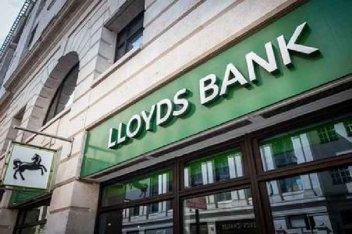 Lloyds is paying customers free £200 into bank account for Christmas