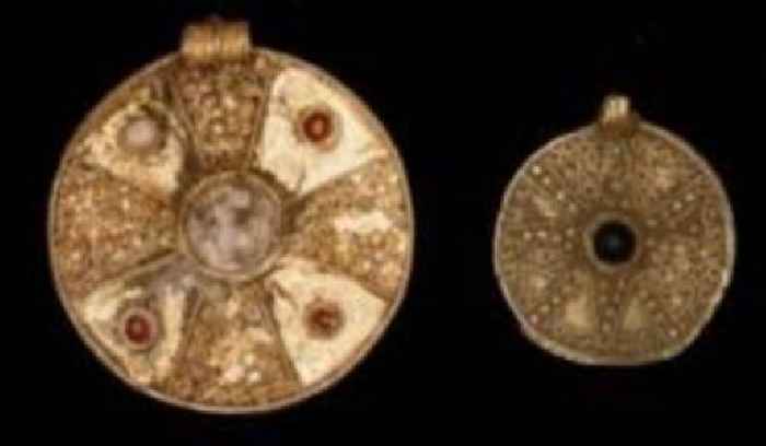 Detectorists' Anglo-Saxon finds on show at museum