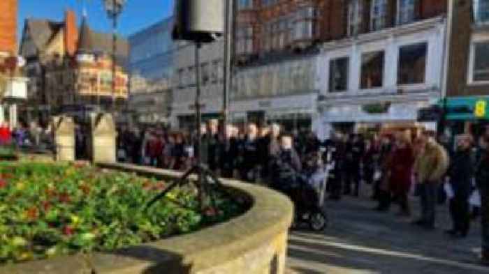 Hundreds gather at war memorial on Remembrance Day