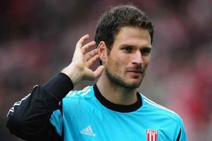 Asmir Begovic finds two words to sum up Tony Pulis and Mark Hughes at Stoke City