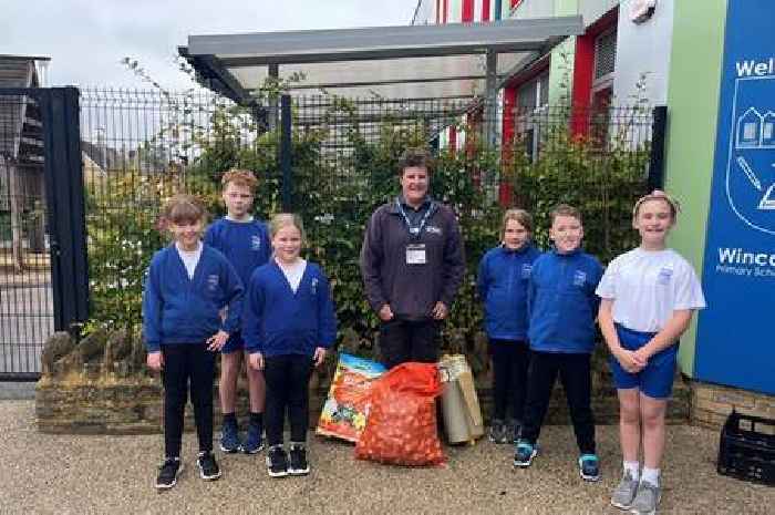 Wincanton students plant daffodils for Otter Garden Centres' anniversary