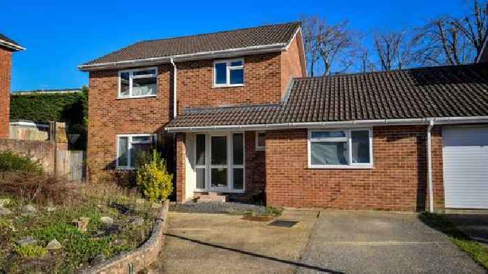 'Many lethal doses' of novichok likely applied to Skripal's door handle in Salisbury poisonings