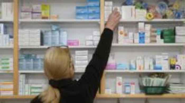 Pharmacies vote to cut opening hours in funding protest