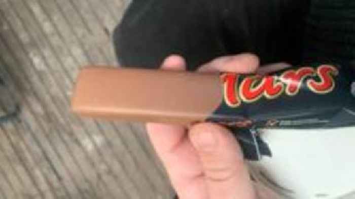 Man finds smooth Mars bar without signature ripple