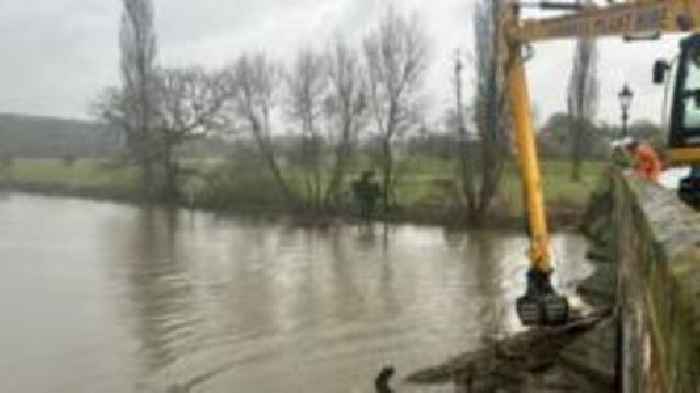 Road to shut so tree wedged in bridge can be freed