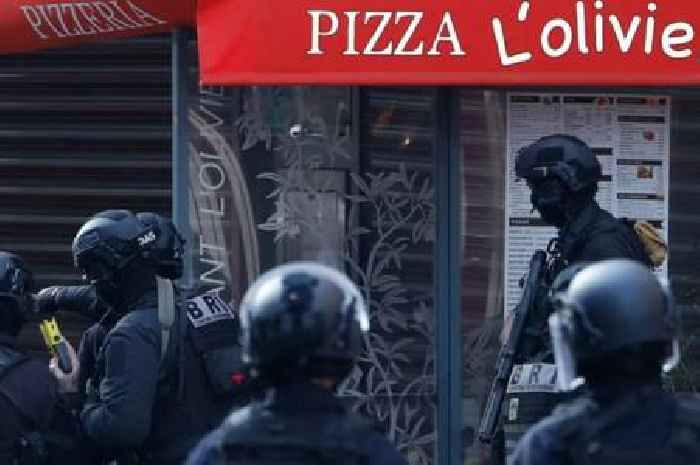 Staff at Paris pizza restaurant held hostage by knifeman as police swarm scene