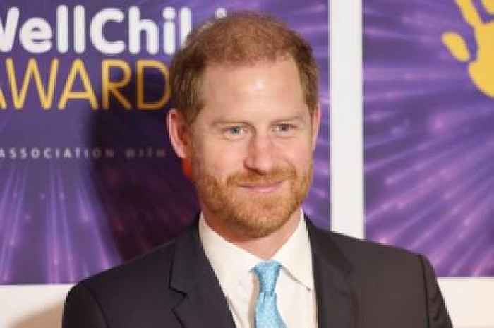 Prince Harry offers William olive branch but older brother has 'zero interest'