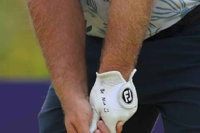 Tyrrell Hatton has two word message on his glove after infamously snapping club