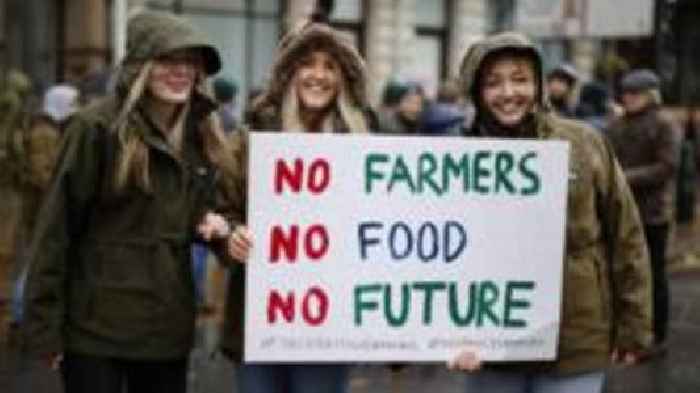 Thousands of farmers protest against inheritance tax changes