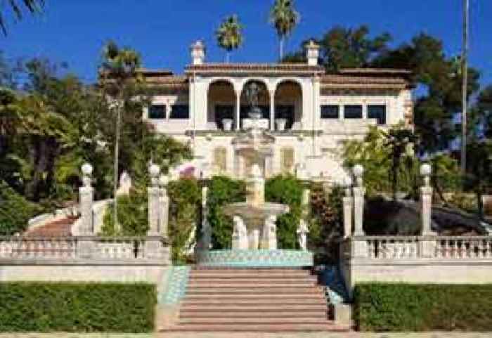 The Story of California’s Castle in the Middle of Nowhere, Told in 24 Photos