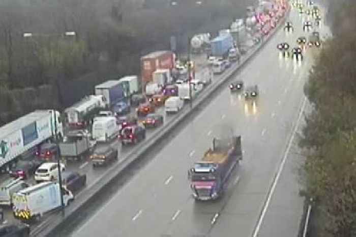 Live M25 updates as police led incident closes motorway between Reigate and Leatherhead