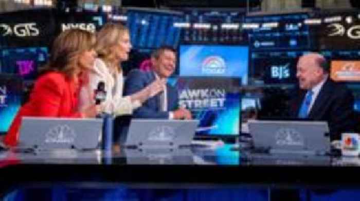 TV networks MSNBC and CNBC to be spun off by Comcast