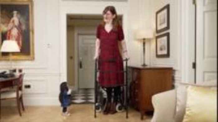 Moment world's tallest woman and shortest woman meet