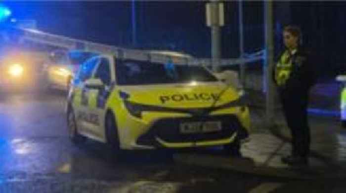 Bomb disposal unit at train station after 'alert'