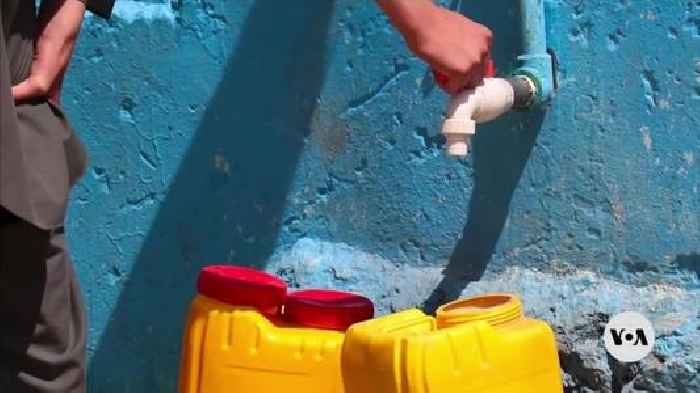 Kabul residents queue up for hours to collect water