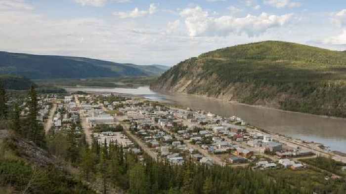 Canadian town at standstill over councillors' refusal to take oath of allegiance to King