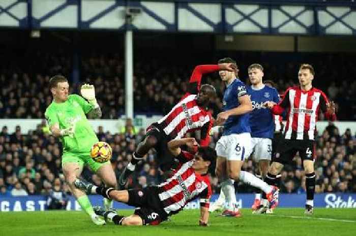 Jordan Pickford 'lucky not to break leg' as star sent off for horror tackle